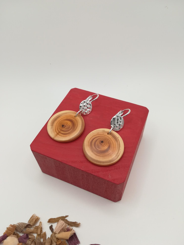 Boucles d'oreille dormeuse argenté en bois d'if