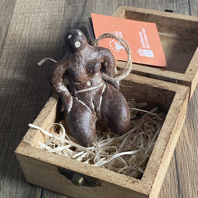 Sóla en el Parto con caja de madera