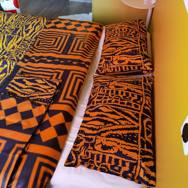 Parure housse de couette réversible 260x240 + 4 taies d'oreillers 63x63 et/ou 40x70 cm (1)