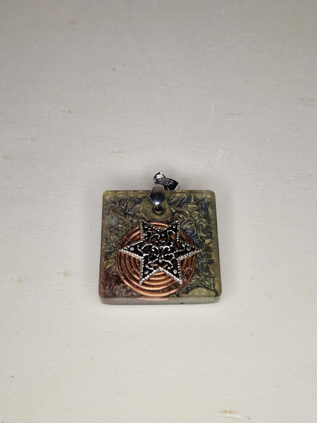 Orgonite, pendentif / 026