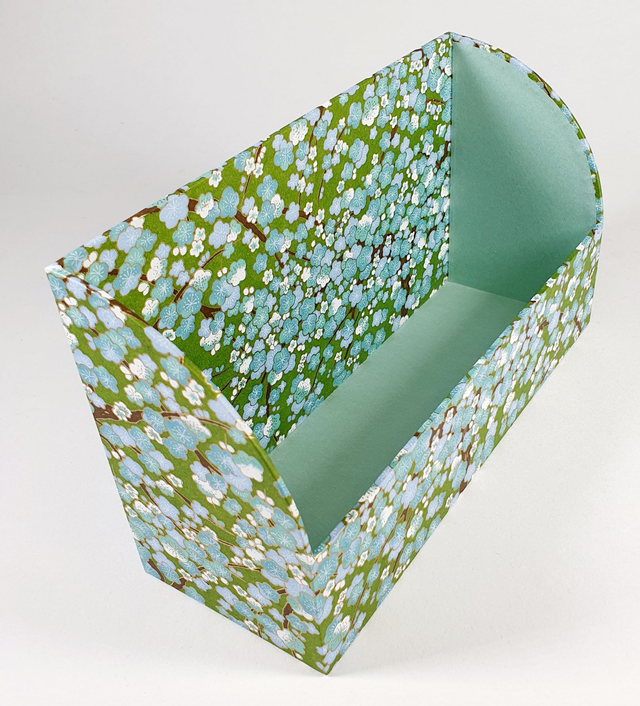 Portes lettres / Letter rack, C