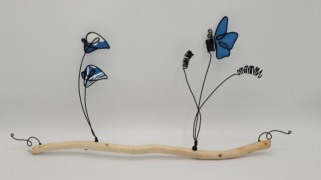 P27 papillons et fleurs tissus bois flotté 