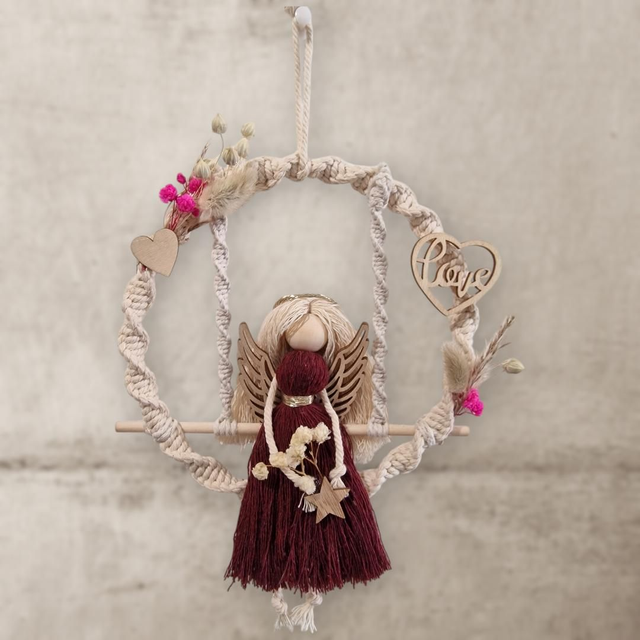 Poupée ange sur balançoire 