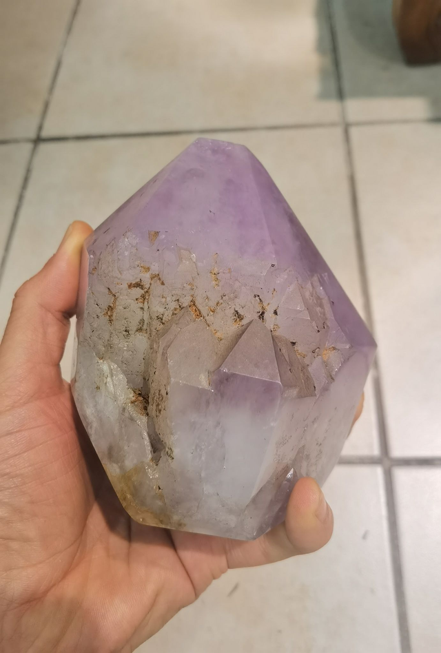 Pointe d'améthyste laiteuse