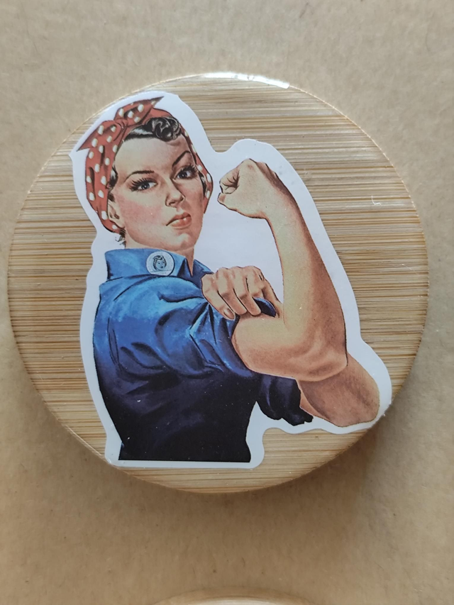 Décapsuleur girl power magnétique pour frigo
