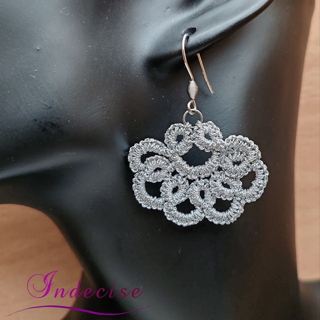 Boucles d'oreilles fleur argent, crochets en acier 316L - Créations artisanales Indecise