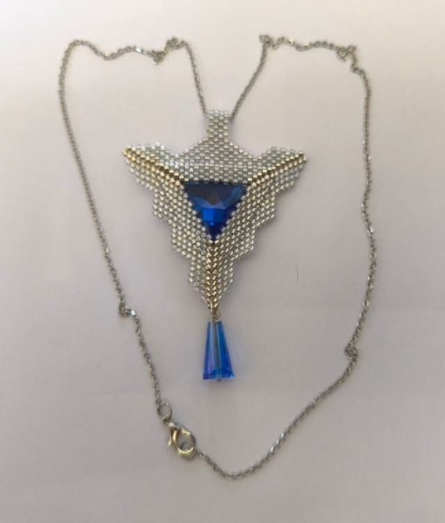 COLLIER PENDENTIF TRIANGLE