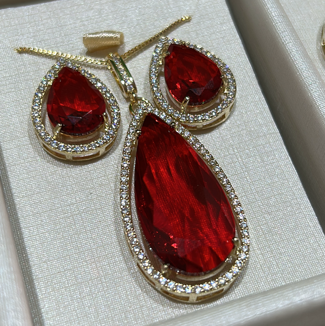 Conjunto Lizzie banhado em ouro 18k cravejado com zircônias