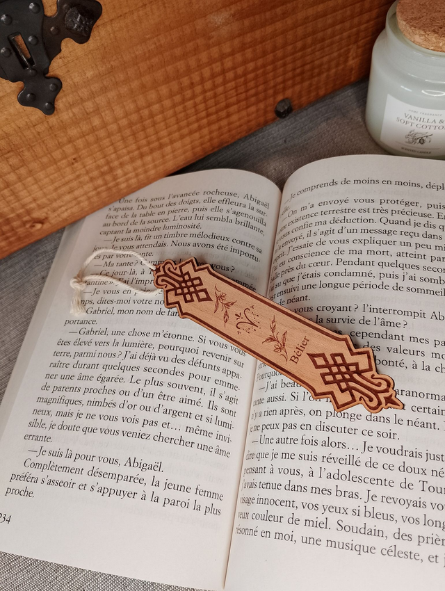 Marque-page en Bois Gravé – Signe Astrologique Bélier ♈🔥